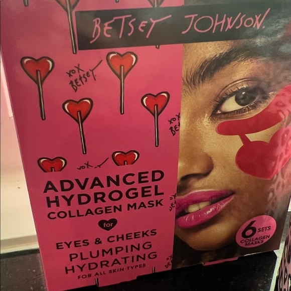 Betsey Johnson Earring, Facial wipes and eye/cheek mask - Picture 2 of 7